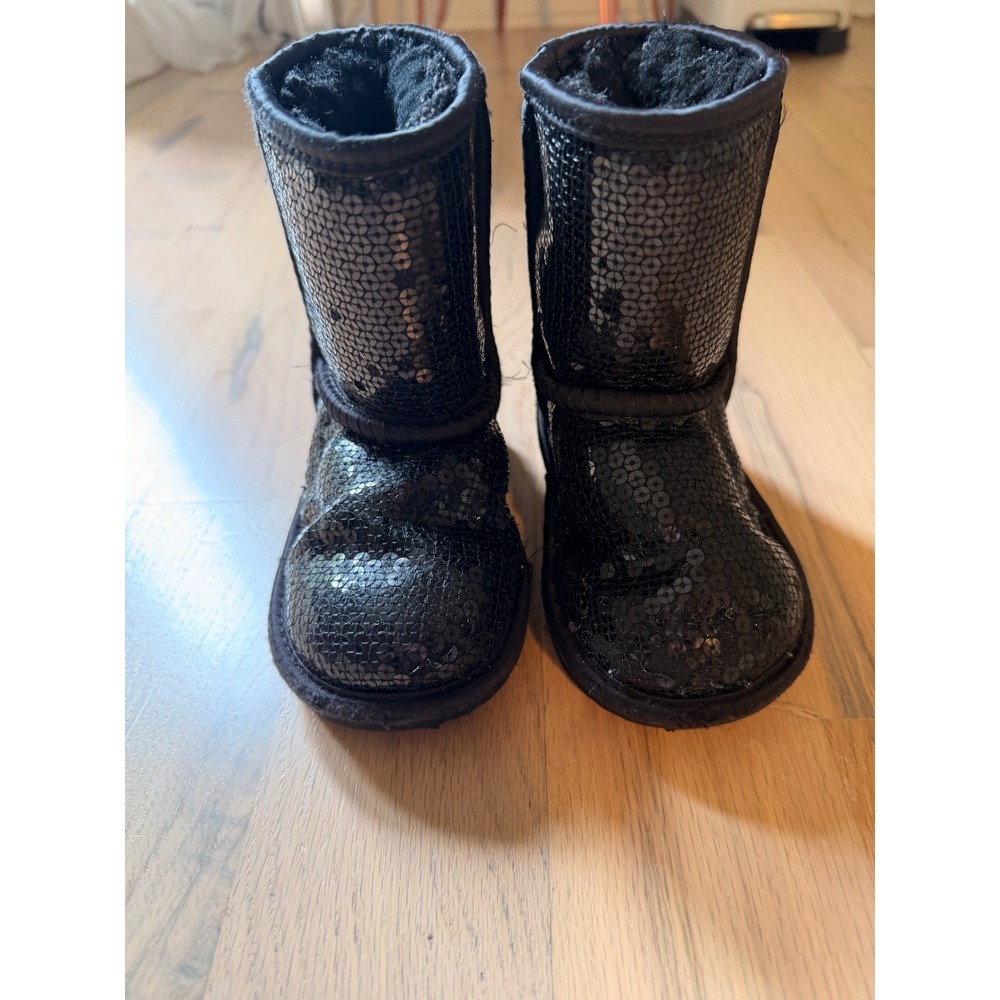 Girls UGG Boots Black Sequin Black Fur Lining Size 8